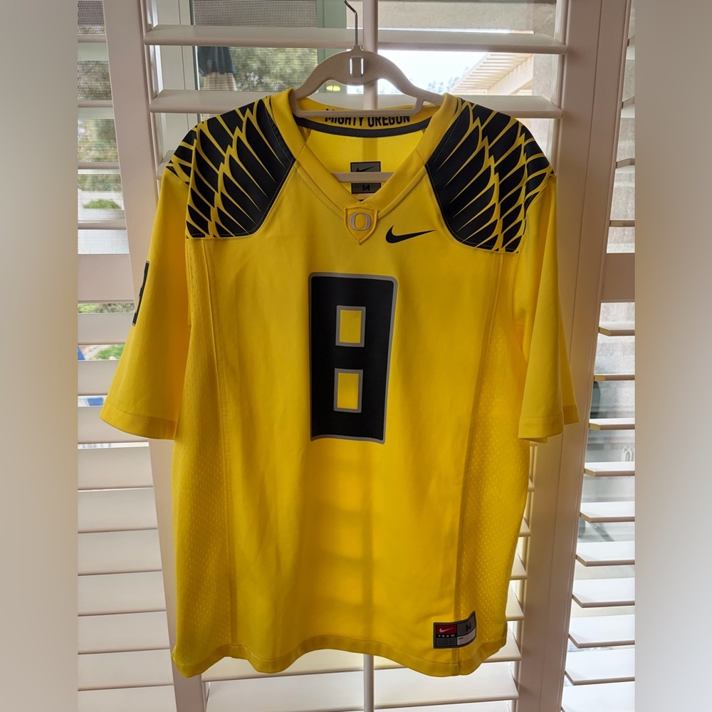 Nike Oregon Team Yellow Sports Jersey #8 Med.